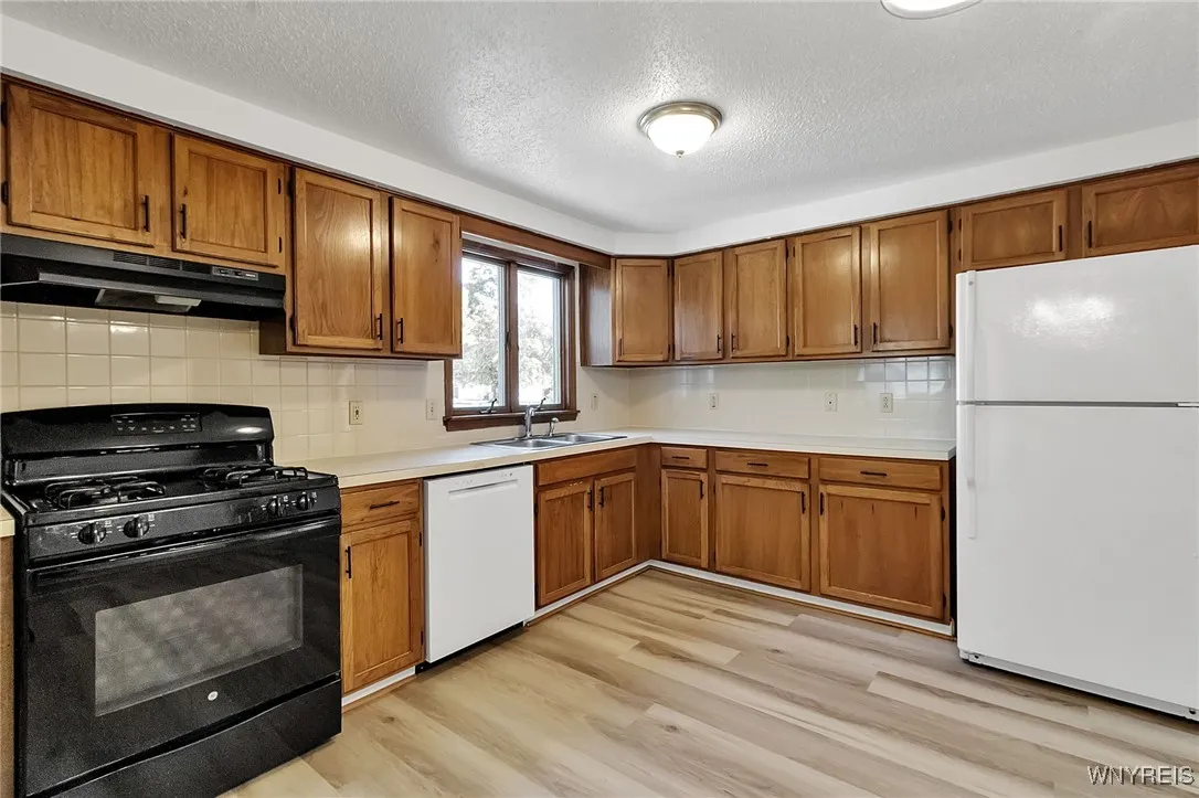 276 Tennyson Ter, Amherst, New York 14221, Amherst, New York 14221, 6 Bedrooms Bedrooms, ,2 BathroomsBathrooms,Residential,Closed,276 Tennyson Ter, Amherst, New York 14221,0,B1635240