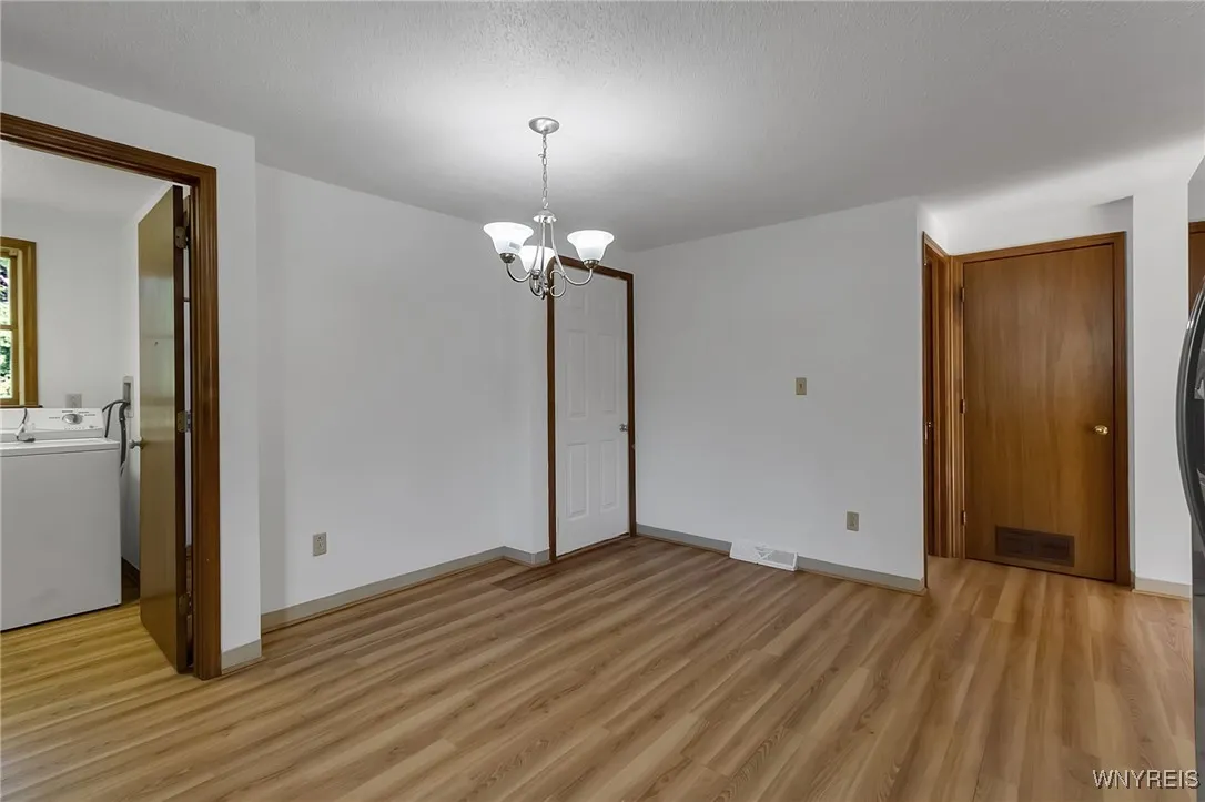 276 Tennyson Ter, Amherst, New York 14221, Amherst, New York 14221, 6 Bedrooms Bedrooms, ,2 BathroomsBathrooms,Residential,Closed,276 Tennyson Ter, Amherst, New York 14221,0,B1635240