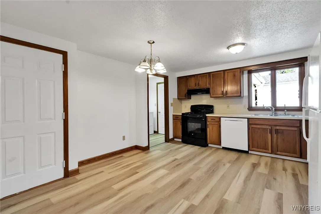 276 Tennyson Ter, Amherst, New York 14221, Amherst, New York 14221, 6 Bedrooms Bedrooms, ,2 BathroomsBathrooms,Residential,Closed,276 Tennyson Ter, Amherst, New York 14221,0,B1635240