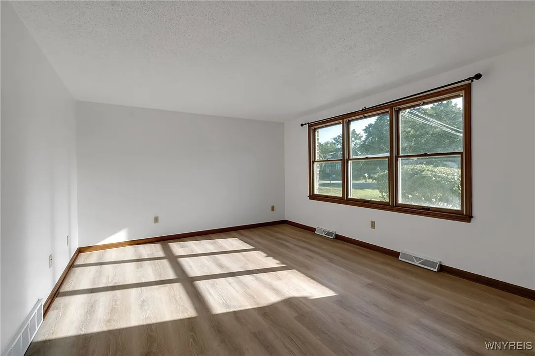 276 Tennyson Ter, Amherst, New York 14221, Amherst, New York 14221, 6 Bedrooms Bedrooms, ,2 BathroomsBathrooms,Residential,Closed,276 Tennyson Ter, Amherst, New York 14221,0,B1635240