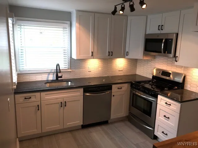 152 Tyler Street, Buffalo, New York 14214, Buffalo, New York 14214, 2 Bedrooms Bedrooms, 5 Rooms Rooms,1 BathroomBathrooms,Residential Lease,For Rent,152 Tyler Street, Buffalo, New York 14214,0,B1635054