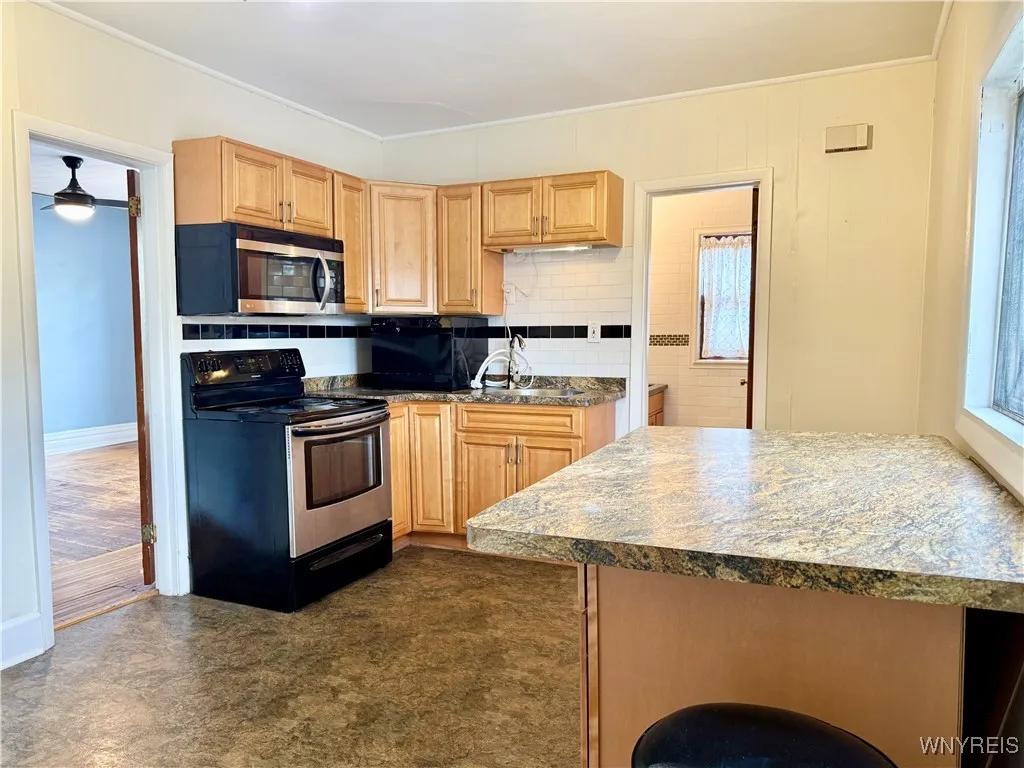 4 Saint Johns Place 3, Buffalo, New York 14201, Buffalo, New York 14201, 1 Bedroom Bedrooms, 4 Rooms Rooms,1 BathroomBathrooms,Residential Lease,For Rent,4 Saint Johns Place 3, Buffalo, New York 14201,0,B1634959