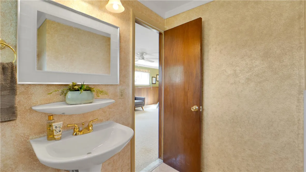 15 Currier Lane, Gates, New York 14624, Gates, New York 14624, 3 Bedrooms Bedrooms, 7 Rooms Rooms,1 BathroomBathrooms,Residential,Closed,15 Currier Lane, Gates, New York 14624,0,R1634361