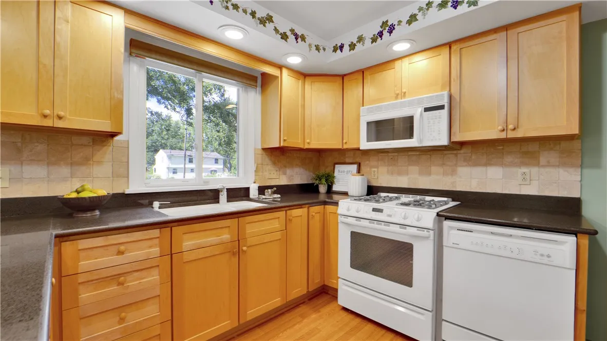 15 Currier Lane, Gates, New York 14624, Gates, New York 14624, 3 Bedrooms Bedrooms, 7 Rooms Rooms,1 BathroomBathrooms,Residential,Closed,15 Currier Lane, Gates, New York 14624,0,R1634361