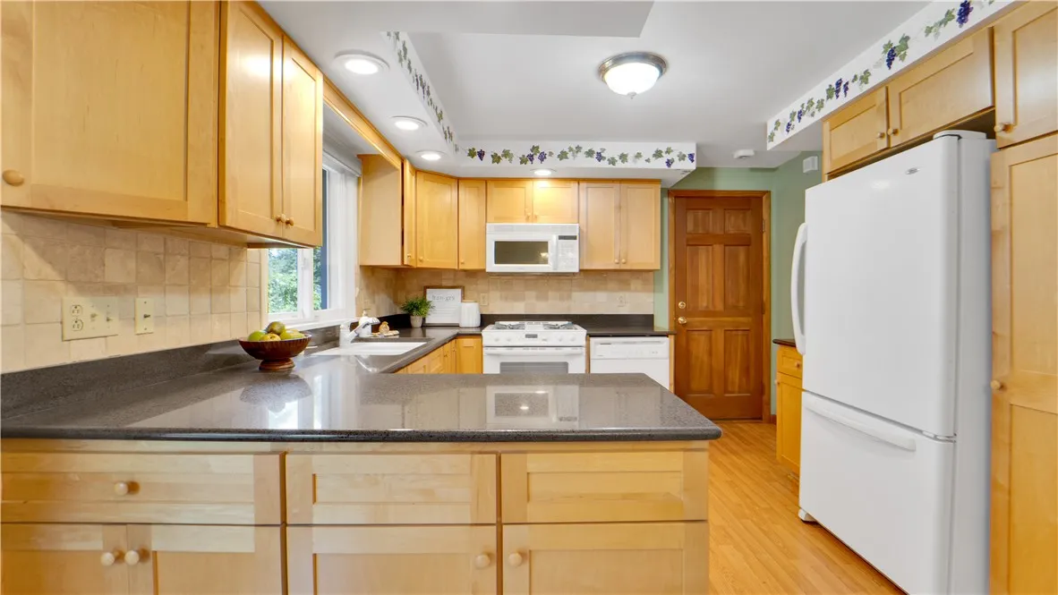 15 Currier Lane, Gates, New York 14624, Gates, New York 14624, 3 Bedrooms Bedrooms, 7 Rooms Rooms,1 BathroomBathrooms,Residential,Closed,15 Currier Lane, Gates, New York 14624,0,R1634361