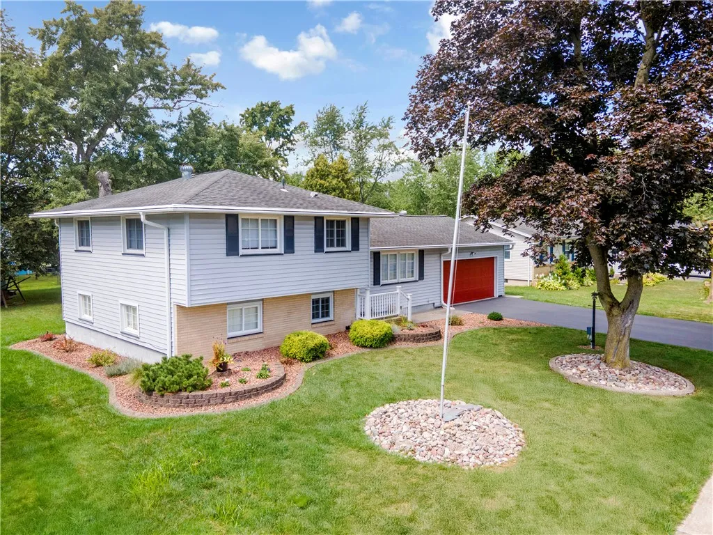 15 Currier Lane, Gates, New York 14624, Gates, New York 14624, 3 Bedrooms Bedrooms, 7 Rooms Rooms,1 BathroomBathrooms,Residential,Closed,15 Currier Lane, Gates, New York 14624,0,R1634361