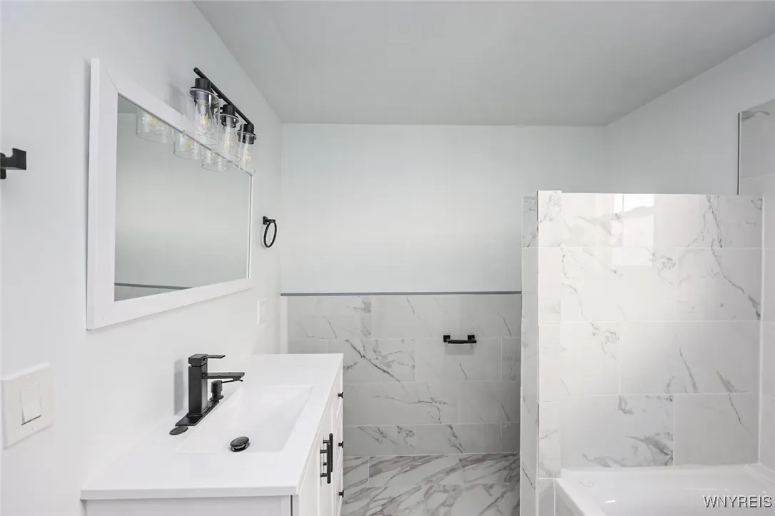 30 Glenwood Avenue, Buffalo, New York 14209, Buffalo, New York 14209, 6 Bedrooms Bedrooms, ,2 BathroomsBathrooms,Residential,For Sale,30 Glenwood Avenue, Buffalo, New York 14209,0,B1634691