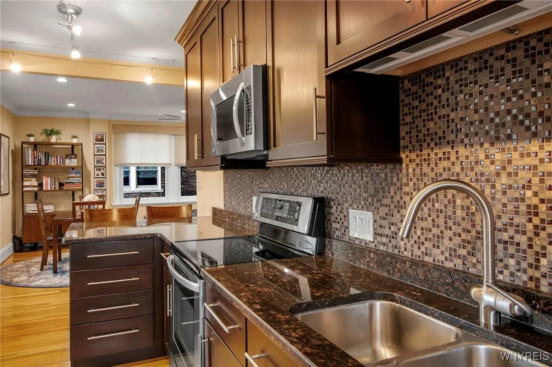 83 Bryant Street 7d, Buffalo, New York 14209, Buffalo, New York 14209, 3 Bedrooms Bedrooms, 5 Rooms Rooms,1 BathroomBathrooms,Residential,For Sale,83 Bryant Street 7d, Buffalo, New York 14209,0,B1631575