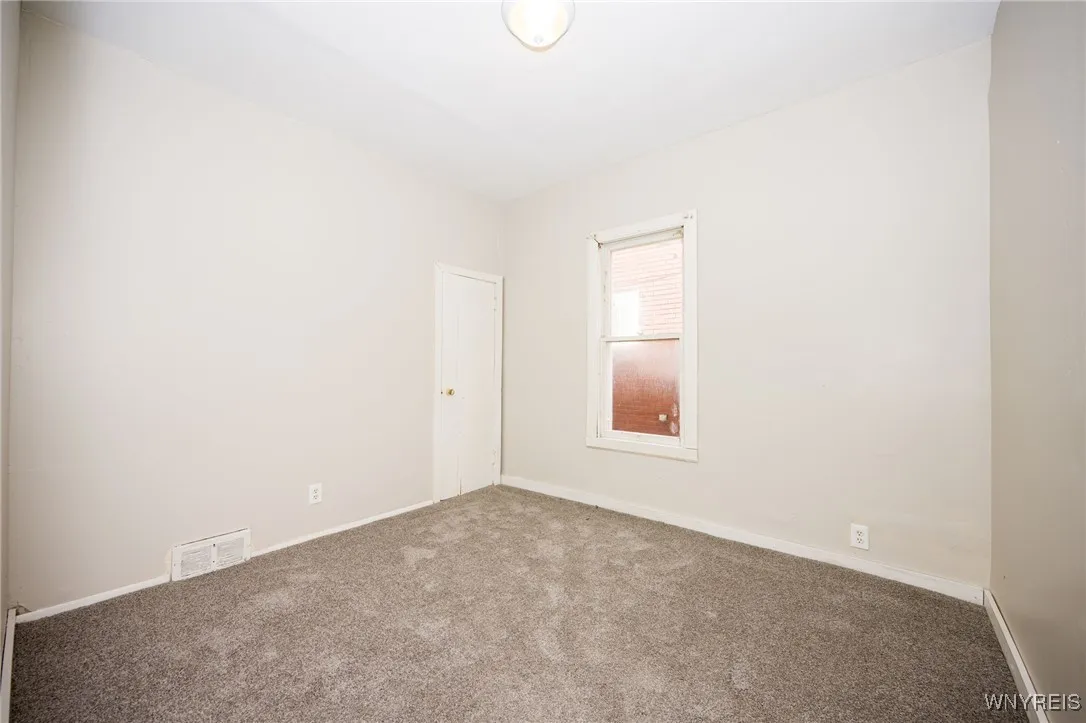 1868 Niagara Avenue, Niagara Falls, New York 14305, Niagara Falls, New York 14305, 4 Bedrooms Bedrooms, 6 Rooms Rooms,1 BathroomBathrooms,Residential,For Sale,1868 Niagara Avenue, Niagara Falls, New York 14305,0,B1635045