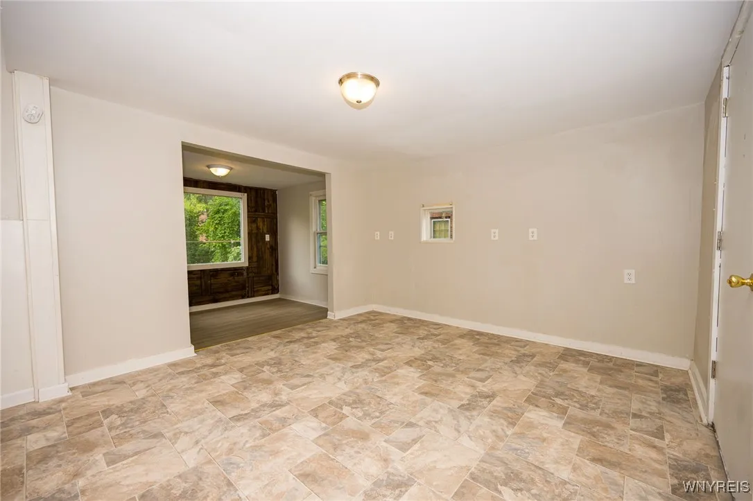 1868 Niagara Avenue, Niagara Falls, New York 14305, Niagara Falls, New York 14305, 4 Bedrooms Bedrooms, 6 Rooms Rooms,1 BathroomBathrooms,Residential,For Sale,1868 Niagara Avenue, Niagara Falls, New York 14305,0,B1635045