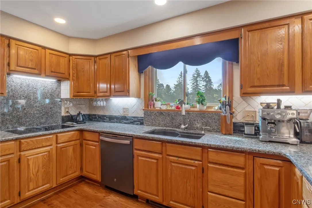 8252 Iliad Drive, Manlius, New York 13104, Manlius, New York 13104, 4 Bedrooms Bedrooms, 12 Rooms Rooms,3 BathroomsBathrooms,Residential,Closed,8252 Iliad Drive, Manlius, New York 13104,0,S1634758