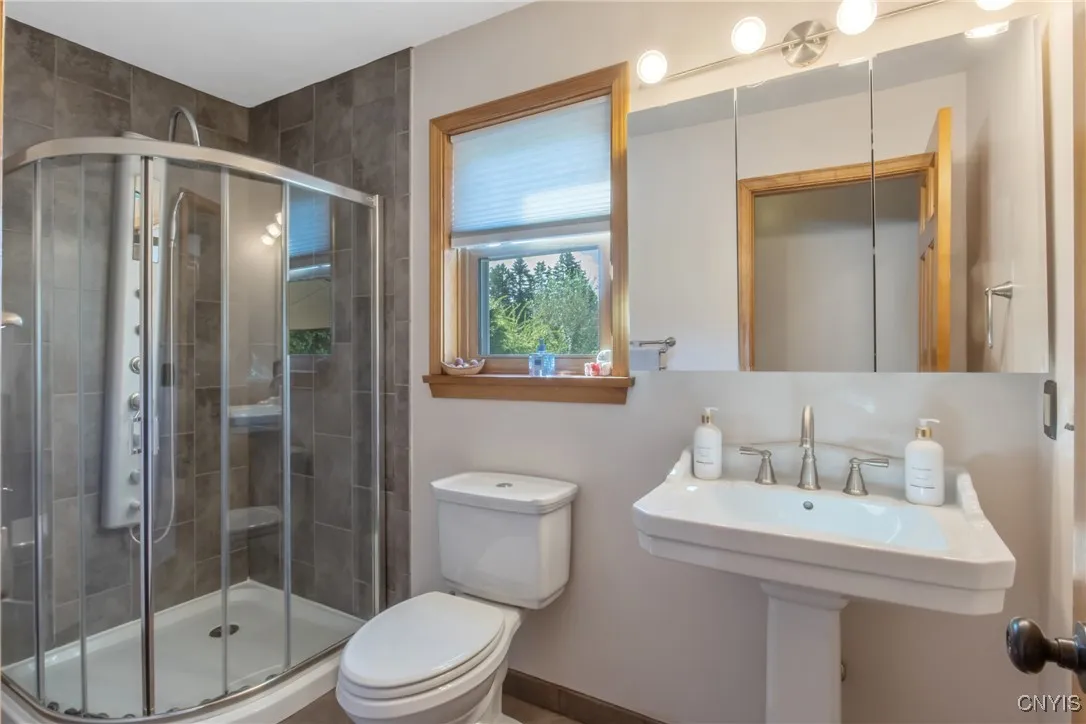 8252 Iliad Drive, Manlius, New York 13104, Manlius, New York 13104, 4 Bedrooms Bedrooms, 12 Rooms Rooms,3 BathroomsBathrooms,Residential,Closed,8252 Iliad Drive, Manlius, New York 13104,0,S1634758