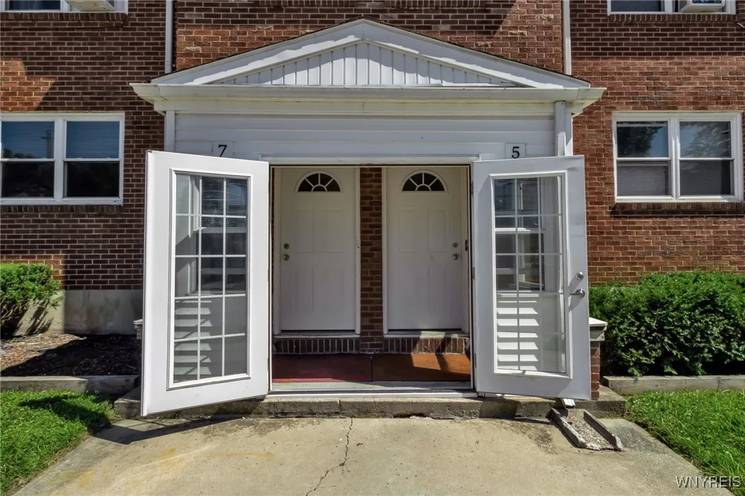 5 Sibley Street, Buffalo, New York 14220, Buffalo, New York 14220, 8 Bedrooms Bedrooms, ,4 BathroomsBathrooms,Residential,Closed,5 Sibley Street, Buffalo, New York 14220,0,B1634055