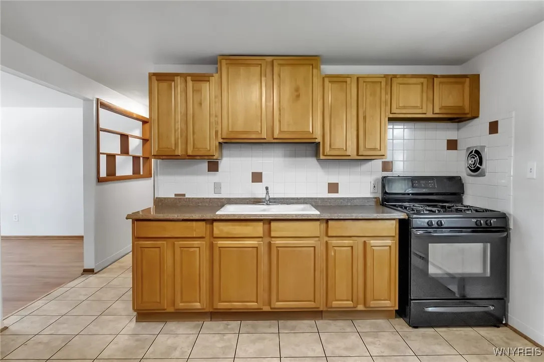 5 Sibley Street, Buffalo, New York 14220, Buffalo, New York 14220, 8 Bedrooms Bedrooms, ,4 BathroomsBathrooms,Residential,Closed,5 Sibley Street, Buffalo, New York 14220,0,B1634055