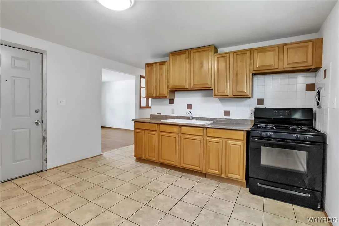 5 Sibley Street, Buffalo, New York 14220, Buffalo, New York 14220, 8 Bedrooms Bedrooms, ,4 BathroomsBathrooms,Residential,Closed,5 Sibley Street, Buffalo, New York 14220,0,B1634055