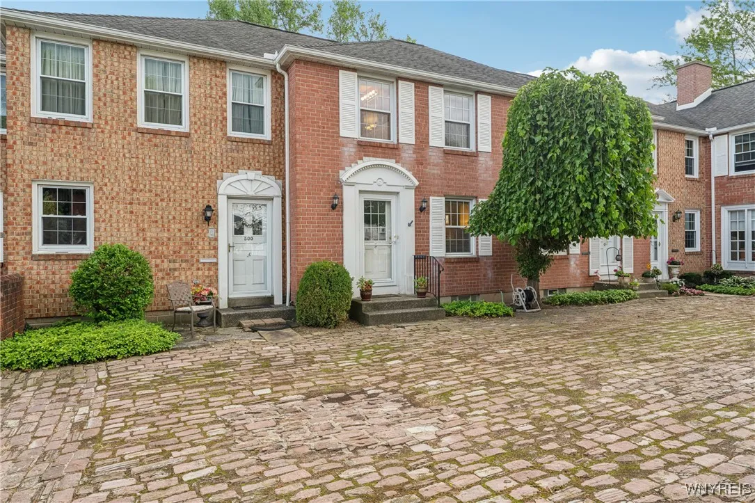 500 Burroughs Drive A, Amherst, New York 14226, Amherst, New York 14226, 1 Bedroom Bedrooms, 3 Rooms Rooms,1 BathroomBathrooms,Residential,For Sale,500 Burroughs Drive A, Amherst, New York 14226,0,B1635383