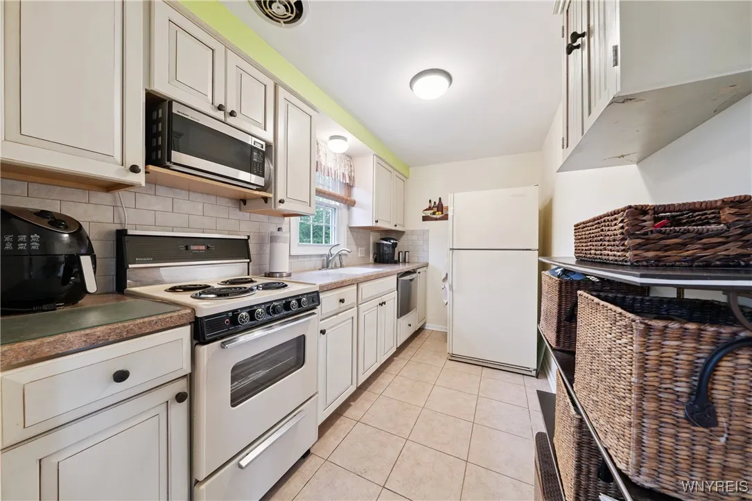 500 Burroughs Drive A, Amherst, New York 14226, Amherst, New York 14226, 1 Bedroom Bedrooms, 3 Rooms Rooms,1 BathroomBathrooms,Residential,For Sale,500 Burroughs Drive A, Amherst, New York 14226,0,B1635383