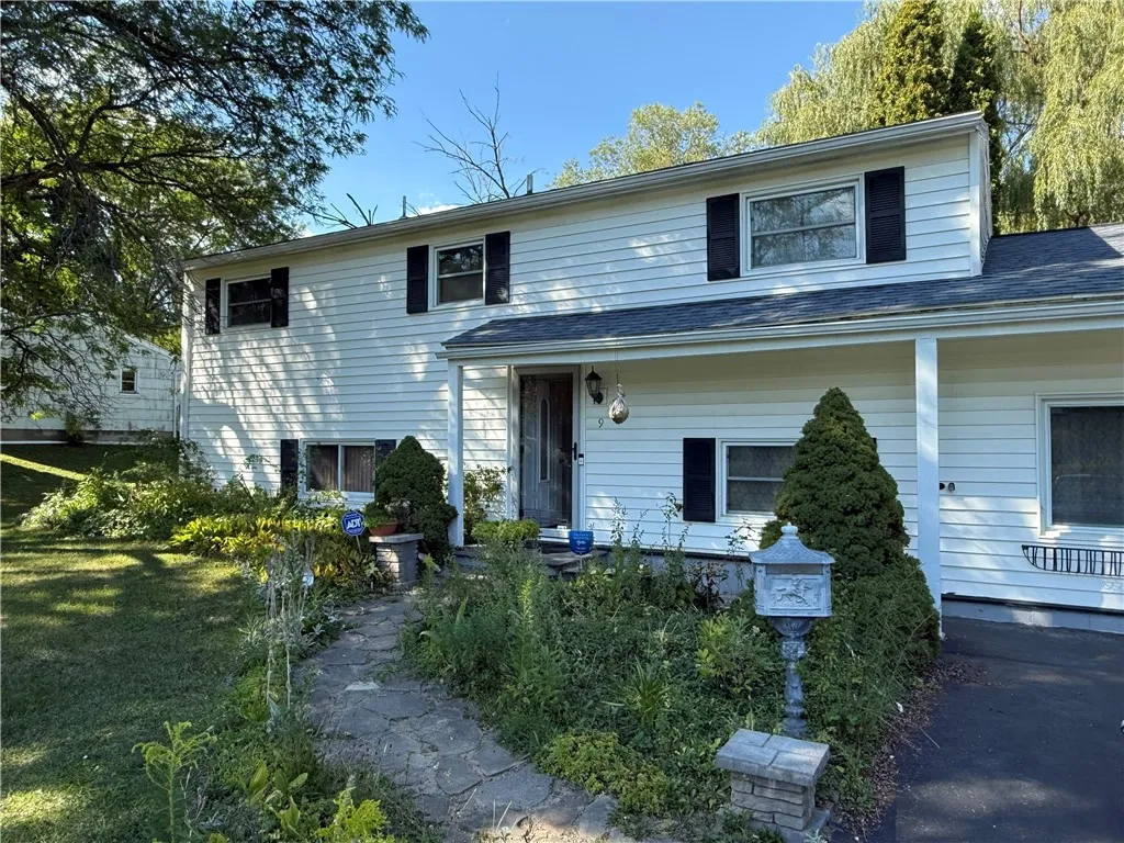 9 Amesbury Road, Henrietta, New York 14623, Henrietta, New York 14623, 5 Bedrooms Bedrooms, 10 Rooms Rooms,1 BathroomBathrooms,Residential,For Sale,9 Amesbury Road, Henrietta, New York 14623,0,R1631447