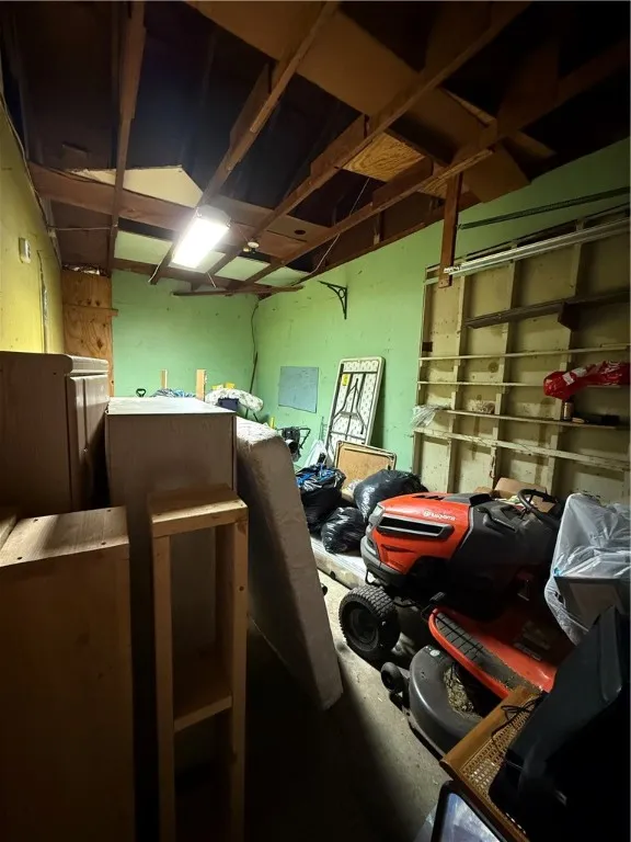9 Amesbury Road, Henrietta, New York 14623, Henrietta, New York 14623, 5 Bedrooms Bedrooms, 10 Rooms Rooms,1 BathroomBathrooms,Residential,For Sale,9 Amesbury Road, Henrietta, New York 14623,0,R1631447