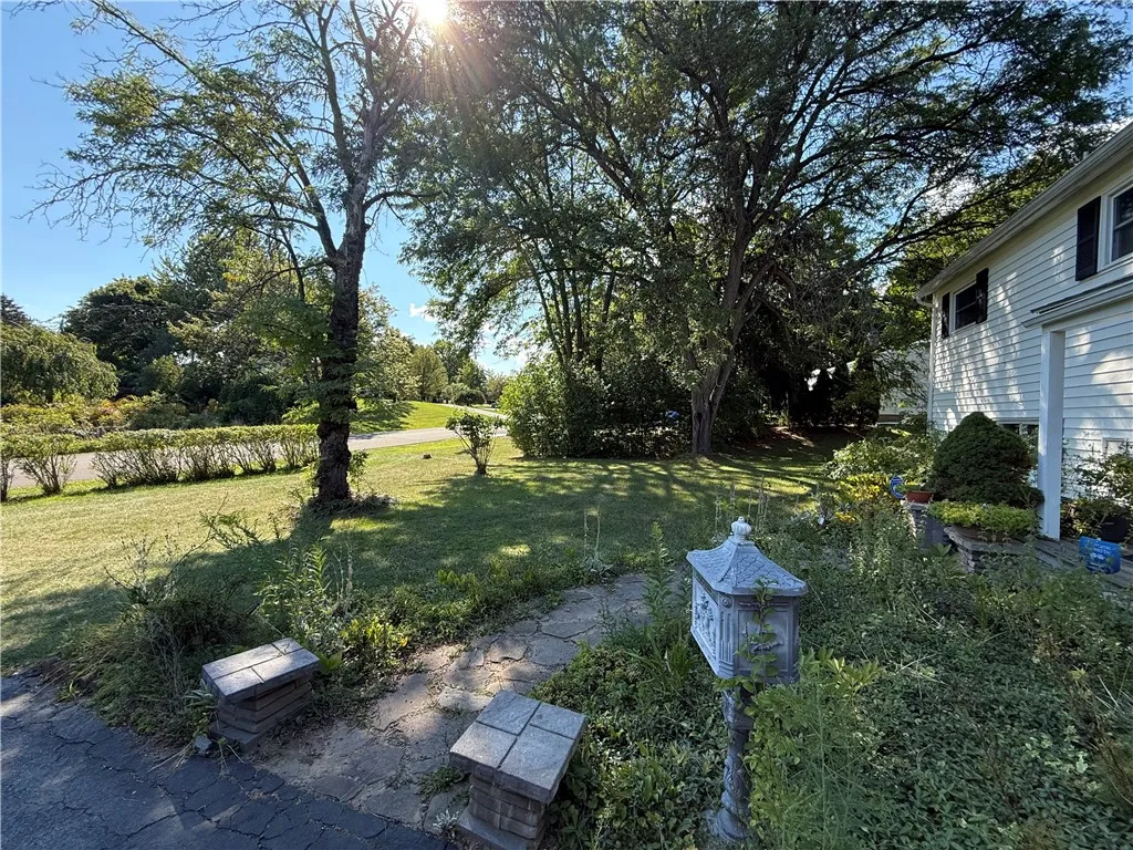 9 Amesbury Road, Henrietta, New York 14623, Henrietta, New York 14623, 5 Bedrooms Bedrooms, 10 Rooms Rooms,1 BathroomBathrooms,Residential,Closed,9 Amesbury Road, Henrietta, New York 14623,0,R1631447