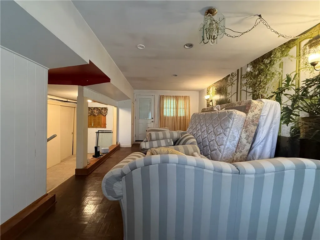 9 Amesbury Road, Henrietta, New York 14623, Henrietta, New York 14623, 5 Bedrooms Bedrooms, 10 Rooms Rooms,1 BathroomBathrooms,Residential,For Sale,9 Amesbury Road, Henrietta, New York 14623,0,R1631447