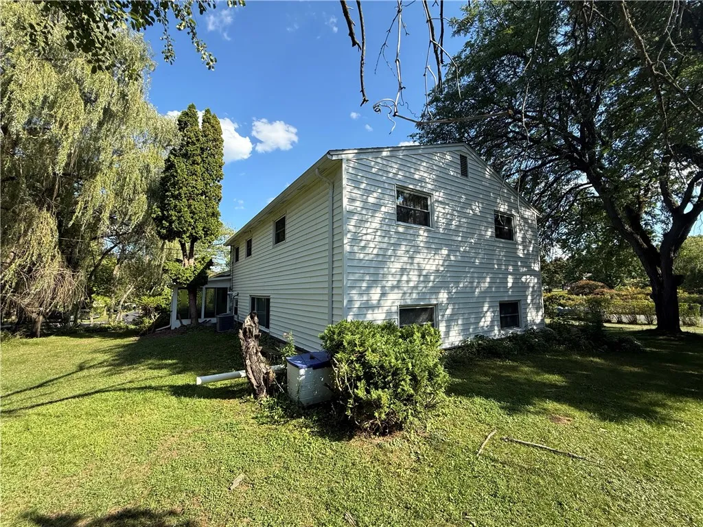 9 Amesbury Road, Henrietta, New York 14623, Henrietta, New York 14623, 5 Bedrooms Bedrooms, 10 Rooms Rooms,1 BathroomBathrooms,Residential,For Sale,9 Amesbury Road, Henrietta, New York 14623,0,R1631447