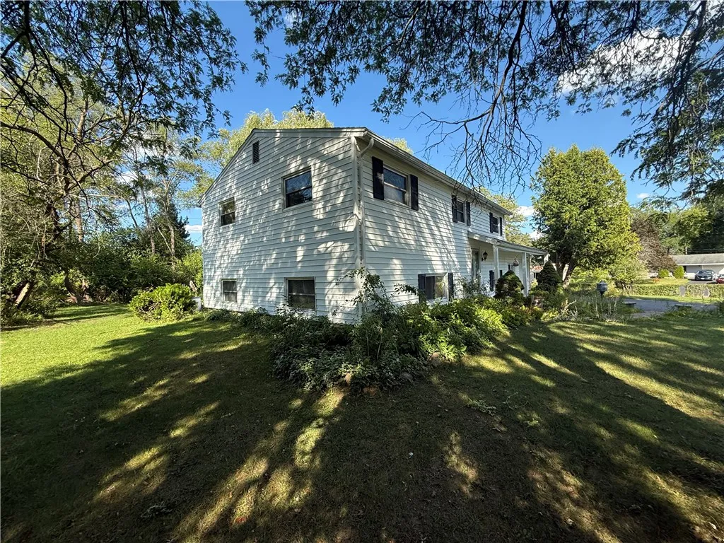 9 Amesbury Road, Henrietta, New York 14623, Henrietta, New York 14623, 5 Bedrooms Bedrooms, 10 Rooms Rooms,1 BathroomBathrooms,Residential,For Sale,9 Amesbury Road, Henrietta, New York 14623,0,R1631447