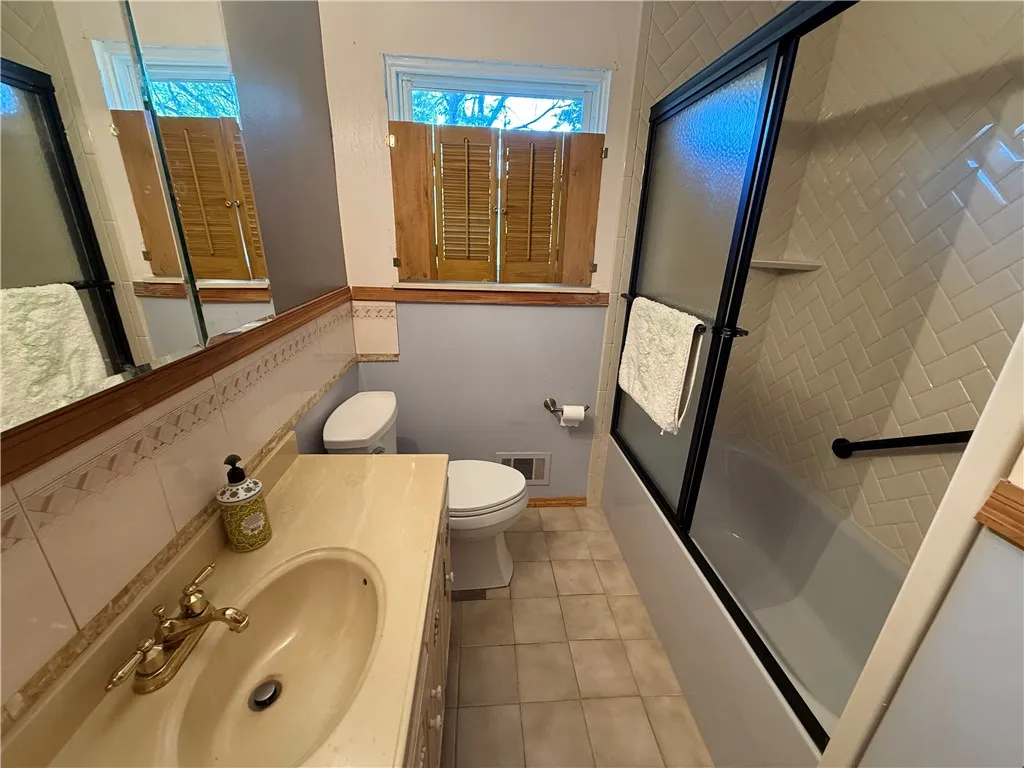 9 Amesbury Road, Henrietta, New York 14623, Henrietta, New York 14623, 5 Bedrooms Bedrooms, 10 Rooms Rooms,1 BathroomBathrooms,Residential,For Sale,9 Amesbury Road, Henrietta, New York 14623,0,R1631447