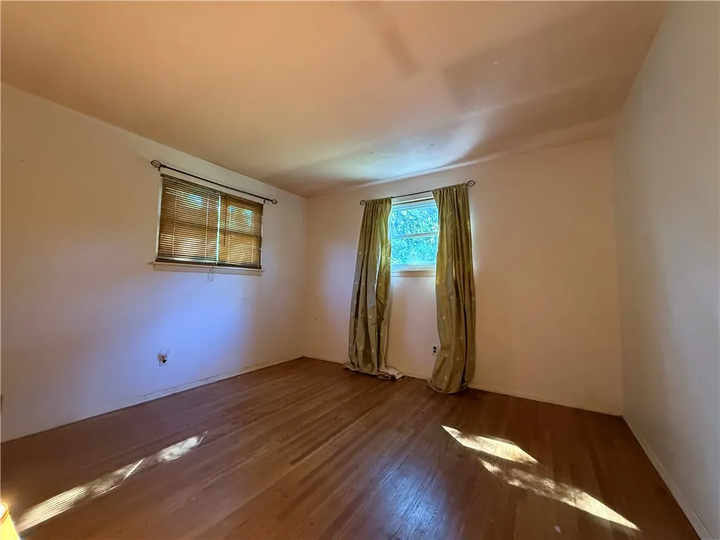 9 Amesbury Road, Henrietta, New York 14623, Henrietta, New York 14623, 5 Bedrooms Bedrooms, 10 Rooms Rooms,1 BathroomBathrooms,Residential,For Sale,9 Amesbury Road, Henrietta, New York 14623,0,R1631447