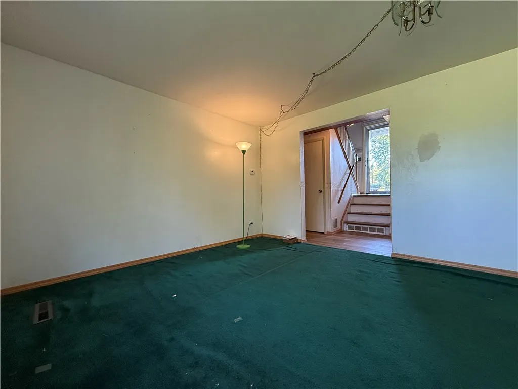 9 Amesbury Road, Henrietta, New York 14623, Henrietta, New York 14623, 5 Bedrooms Bedrooms, 10 Rooms Rooms,1 BathroomBathrooms,Residential,For Sale,9 Amesbury Road, Henrietta, New York 14623,0,R1631447