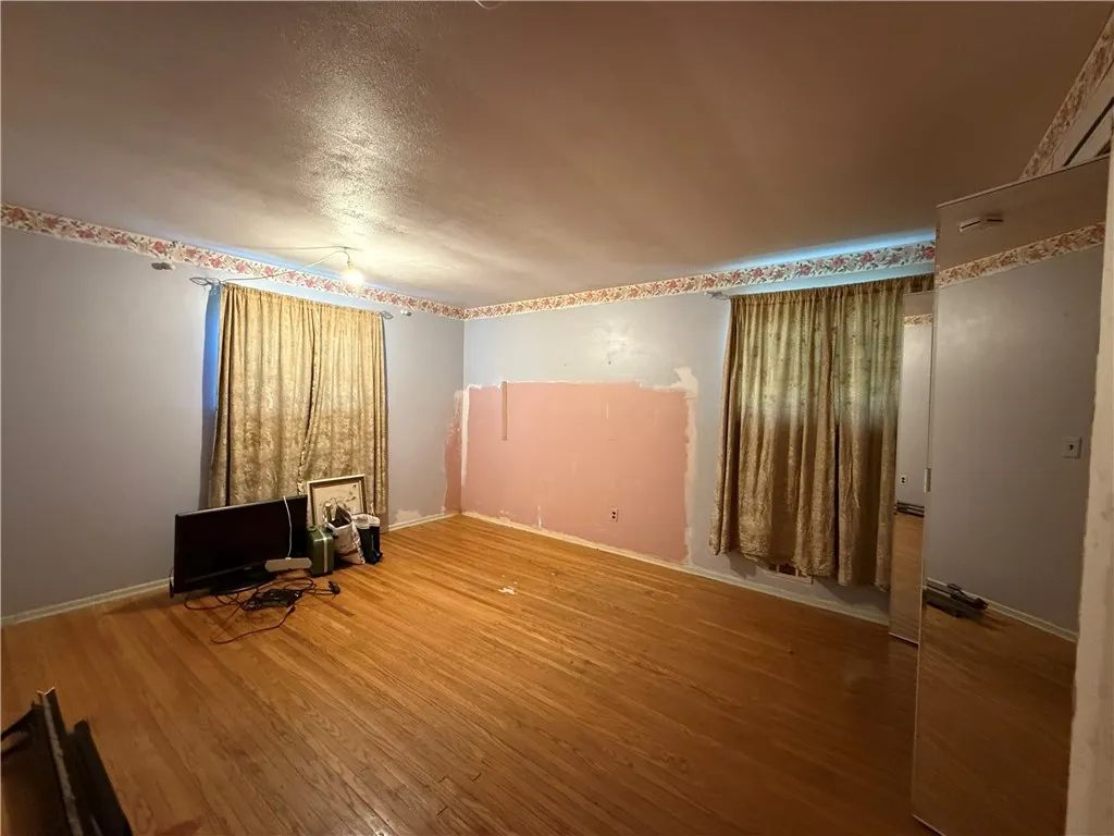 9 Amesbury Road, Henrietta, New York 14623, Henrietta, New York 14623, 5 Bedrooms Bedrooms, 10 Rooms Rooms,1 BathroomBathrooms,Residential,For Sale,9 Amesbury Road, Henrietta, New York 14623,0,R1631447