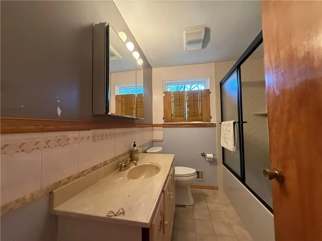 9 Amesbury Road, Henrietta, New York 14623, Henrietta, New York 14623, 5 Bedrooms Bedrooms, 10 Rooms Rooms,1 BathroomBathrooms,Residential,For Sale,9 Amesbury Road, Henrietta, New York 14623,0,R1631447