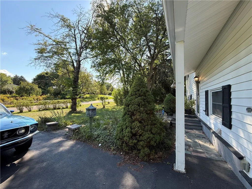 9 Amesbury Road, Henrietta, New York 14623, Henrietta, New York 14623, 5 Bedrooms Bedrooms, 10 Rooms Rooms,1 BathroomBathrooms,Residential,For Sale,9 Amesbury Road, Henrietta, New York 14623,0,R1631447