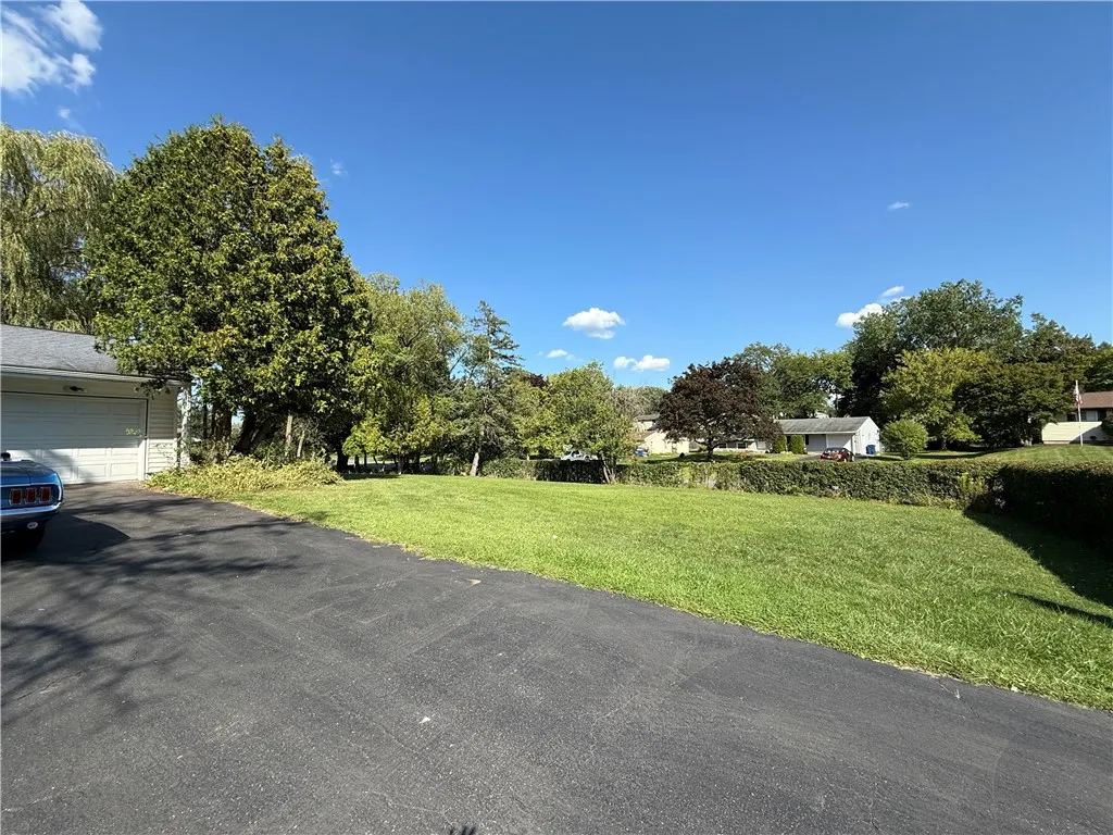 9 Amesbury Road, Henrietta, New York 14623, Henrietta, New York 14623, 5 Bedrooms Bedrooms, 10 Rooms Rooms,1 BathroomBathrooms,Residential,Closed,9 Amesbury Road, Henrietta, New York 14623,0,R1631447