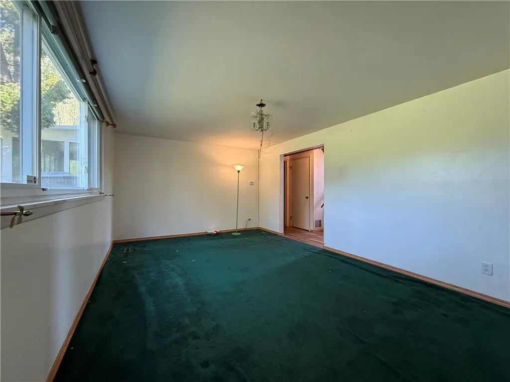 9 Amesbury Road, Henrietta, New York 14623, Henrietta, New York 14623, 5 Bedrooms Bedrooms, 10 Rooms Rooms,1 BathroomBathrooms,Residential,For Sale,9 Amesbury Road, Henrietta, New York 14623,0,R1631447