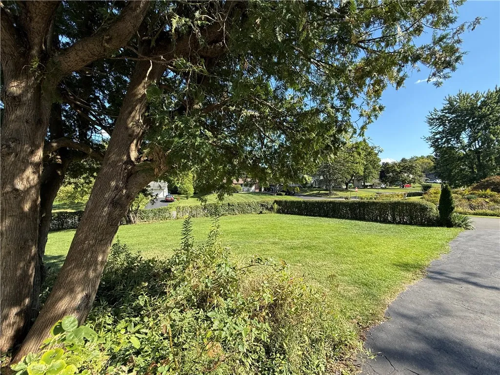 9 Amesbury Road, Henrietta, New York 14623, Henrietta, New York 14623, 5 Bedrooms Bedrooms, 10 Rooms Rooms,1 BathroomBathrooms,Residential,For Sale,9 Amesbury Road, Henrietta, New York 14623,0,R1631447