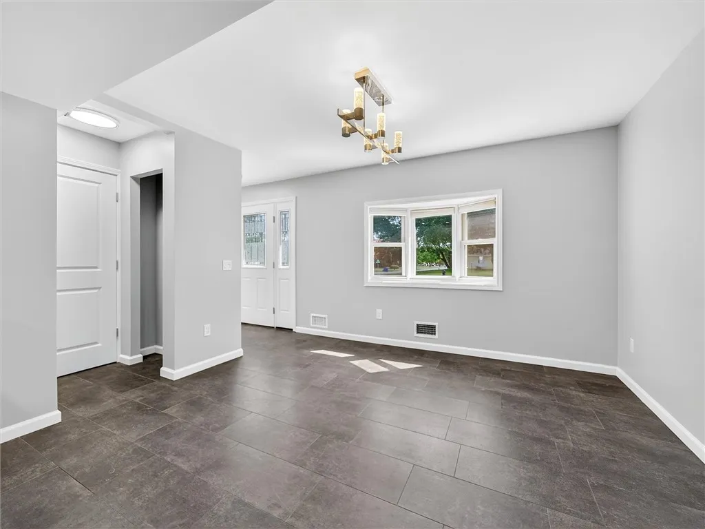 8 Weatherwood Lane, Chili, New York 14624, Chili, New York 14624, 3 Bedrooms Bedrooms, 6 Rooms Rooms,2 BathroomsBathrooms,Residential,Closed,8 Weatherwood Lane, Chili, New York 14624,0,R1627072