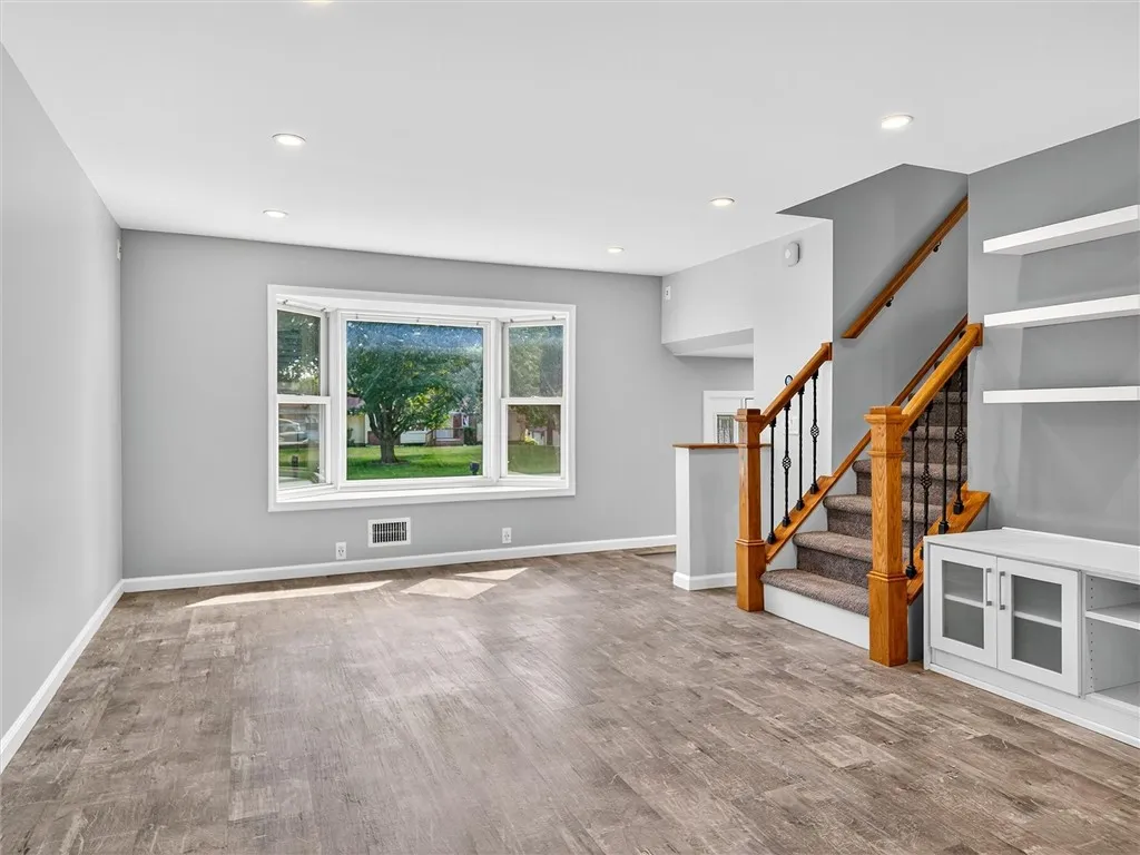 8 Weatherwood Lane, Chili, New York 14624, Chili, New York 14624, 3 Bedrooms Bedrooms, 6 Rooms Rooms,2 BathroomsBathrooms,Residential,Closed,8 Weatherwood Lane, Chili, New York 14624,0,R1627072