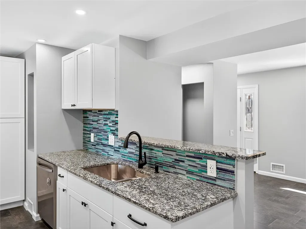 8 Weatherwood Lane, Chili, New York 14624, Chili, New York 14624, 3 Bedrooms Bedrooms, 6 Rooms Rooms,2 BathroomsBathrooms,Residential,Closed,8 Weatherwood Lane, Chili, New York 14624,0,R1627072