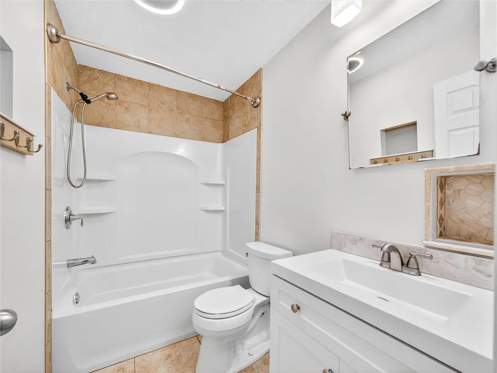 8 Weatherwood Lane, Chili, New York 14624, Chili, New York 14624, 3 Bedrooms Bedrooms, 6 Rooms Rooms,2 BathroomsBathrooms,Residential,Closed,8 Weatherwood Lane, Chili, New York 14624,0,R1627072