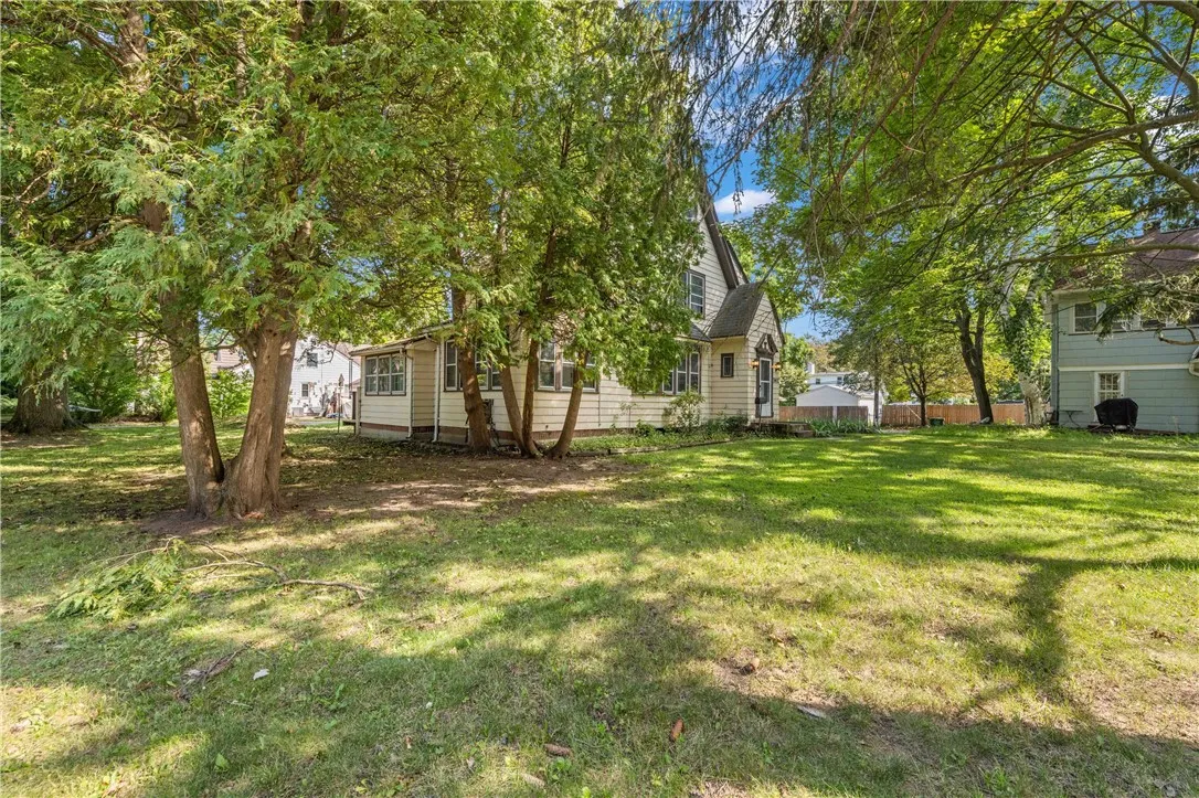 3902 Culver Road, Irondequoit, New York 14622, Irondequoit, New York 14622, 3 Bedrooms Bedrooms, 8 Rooms Rooms,2 BathroomsBathrooms,Residential,Closed,3902 Culver Road, Irondequoit, New York 14622,0,R1635095