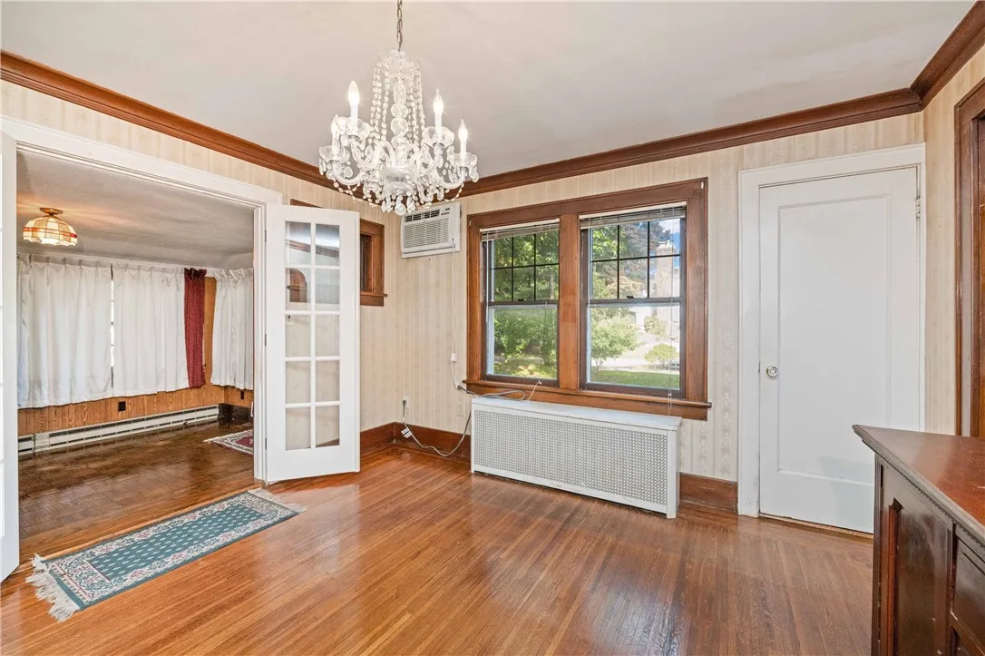 3902 Culver Road, Irondequoit, New York 14622, Irondequoit, New York 14622, 3 Bedrooms Bedrooms, 8 Rooms Rooms,2 BathroomsBathrooms,Residential,Closed,3902 Culver Road, Irondequoit, New York 14622,0,R1635095