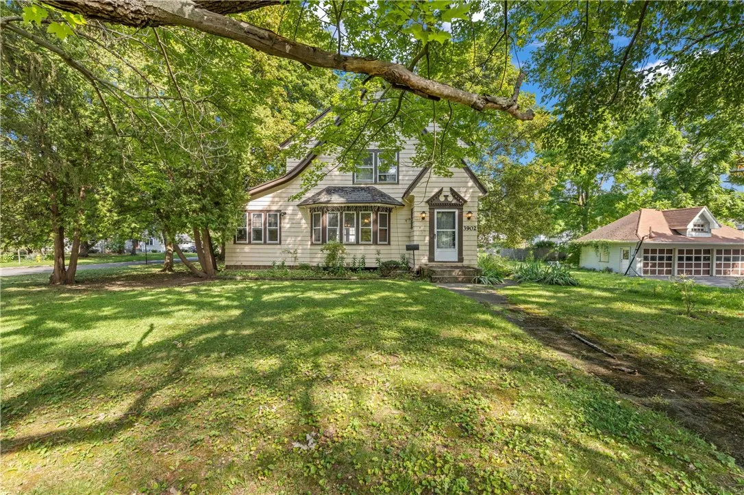 3902 Culver Road, Irondequoit, New York 14622, Irondequoit, New York 14622, 3 Bedrooms Bedrooms, 8 Rooms Rooms,2 BathroomsBathrooms,Residential,Closed,3902 Culver Road, Irondequoit, New York 14622,0,R1635095