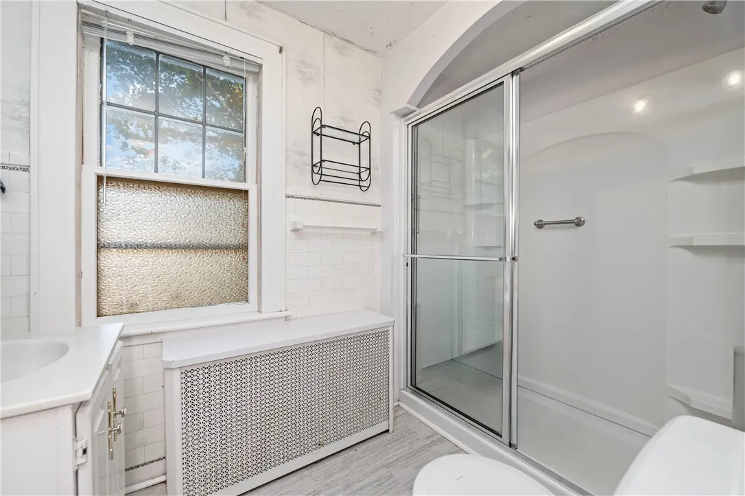 3902 Culver Road, Irondequoit, New York 14622, Irondequoit, New York 14622, 3 Bedrooms Bedrooms, 8 Rooms Rooms,2 BathroomsBathrooms,Residential,Closed,3902 Culver Road, Irondequoit, New York 14622,0,R1635095