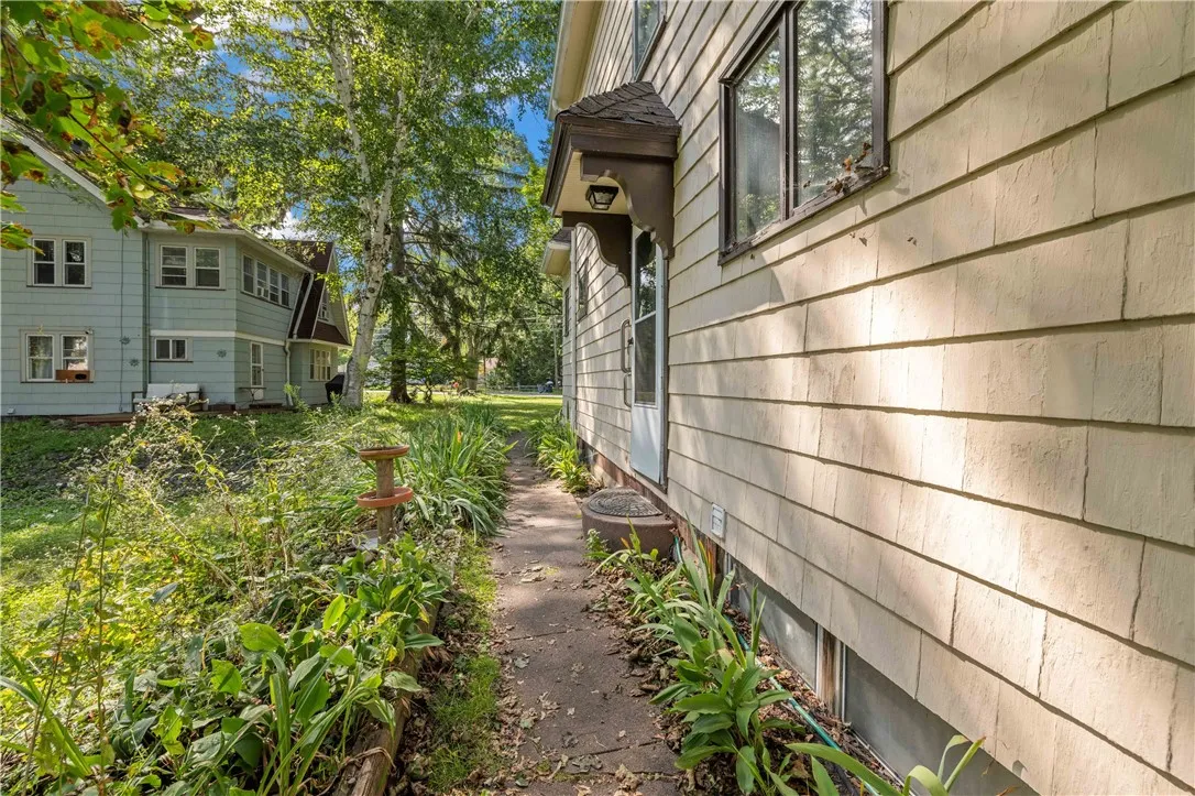 3902 Culver Road, Irondequoit, New York 14622, Irondequoit, New York 14622, 3 Bedrooms Bedrooms, 8 Rooms Rooms,2 BathroomsBathrooms,Residential,Closed,3902 Culver Road, Irondequoit, New York 14622,0,R1635095