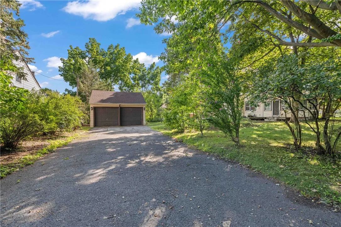3902 Culver Road, Irondequoit, New York 14622, Irondequoit, New York 14622, 3 Bedrooms Bedrooms, 8 Rooms Rooms,2 BathroomsBathrooms,Residential,Closed,3902 Culver Road, Irondequoit, New York 14622,0,R1635095