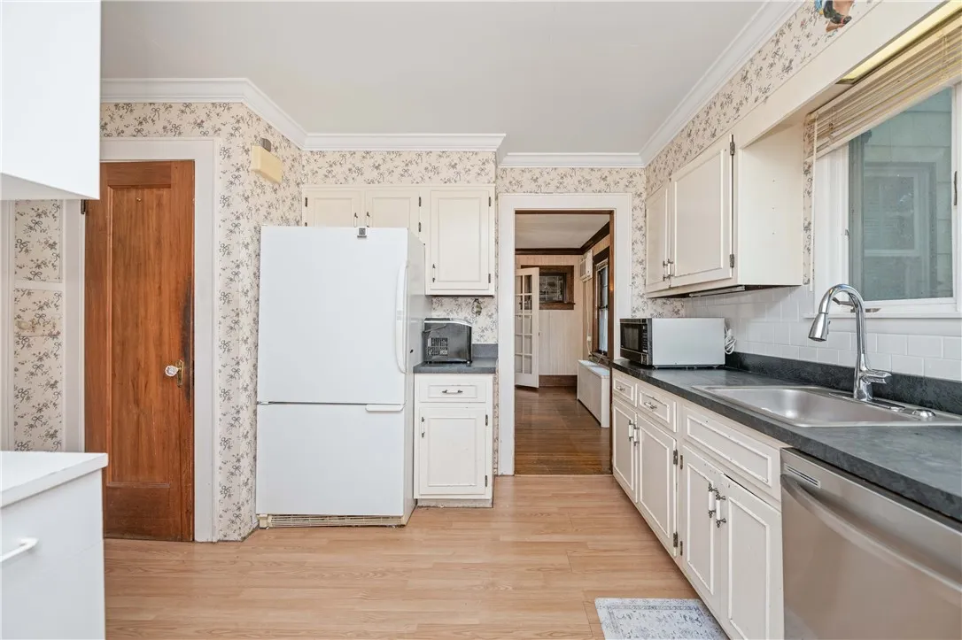 3902 Culver Road, Irondequoit, New York 14622, Irondequoit, New York 14622, 3 Bedrooms Bedrooms, 8 Rooms Rooms,2 BathroomsBathrooms,Residential,Closed,3902 Culver Road, Irondequoit, New York 14622,0,R1635095