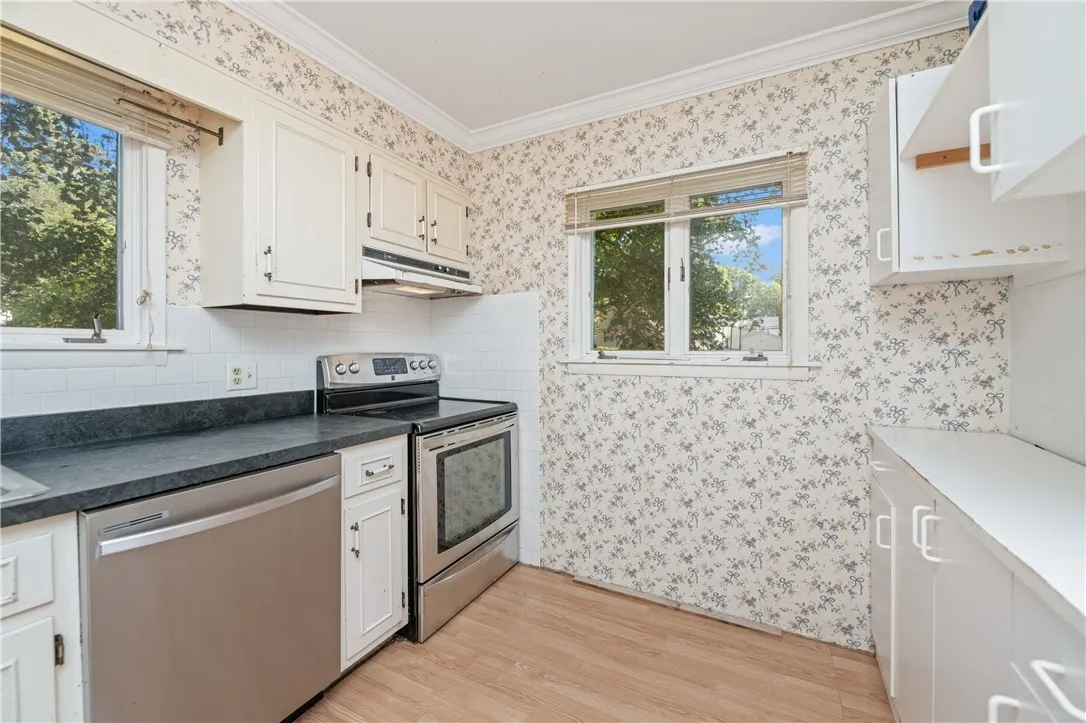 3902 Culver Road, Irondequoit, New York 14622, Irondequoit, New York 14622, 3 Bedrooms Bedrooms, 8 Rooms Rooms,2 BathroomsBathrooms,Residential,Closed,3902 Culver Road, Irondequoit, New York 14622,0,R1635095