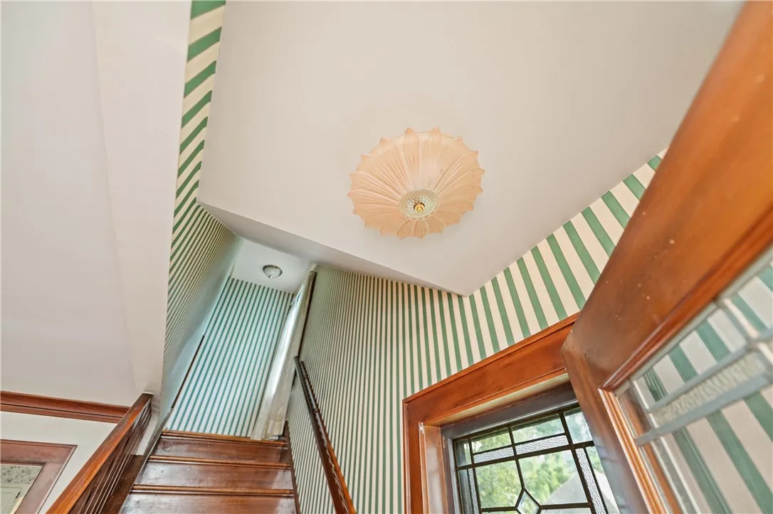 3902 Culver Road, Irondequoit, New York 14622, Irondequoit, New York 14622, 3 Bedrooms Bedrooms, 8 Rooms Rooms,2 BathroomsBathrooms,Residential,Closed,3902 Culver Road, Irondequoit, New York 14622,0,R1635095