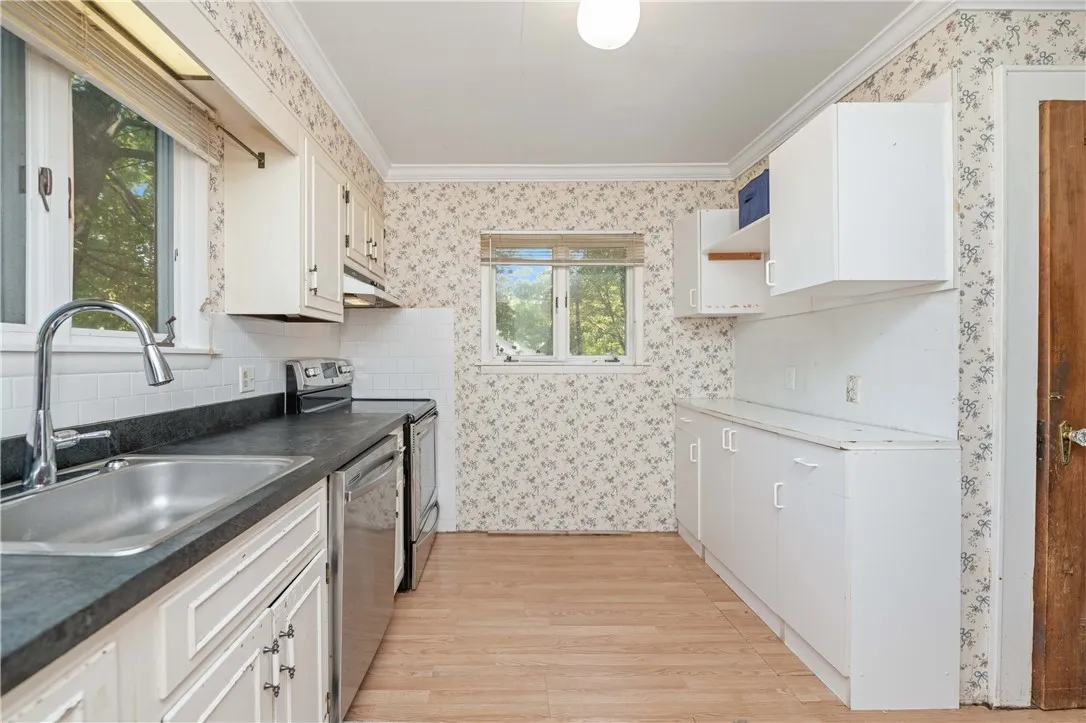 3902 Culver Road, Irondequoit, New York 14622, Irondequoit, New York 14622, 3 Bedrooms Bedrooms, 8 Rooms Rooms,2 BathroomsBathrooms,Residential,Closed,3902 Culver Road, Irondequoit, New York 14622,0,R1635095